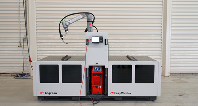 Teqram EasyWelder cobot med dobbel arbeidsstasjon